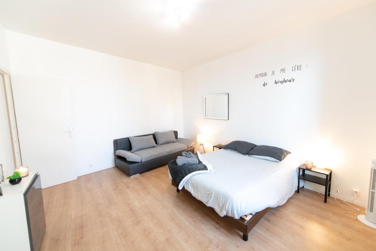Aux Portes De Lyon Tout Confort Emplacement Ideale Netflix Живор Екстериор снимка