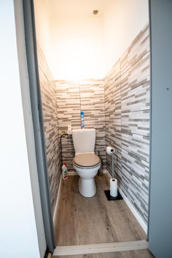 Aux Portes De Lyon Tout Confort Emplacement Ideale Netflix Живор Екстериор снимка